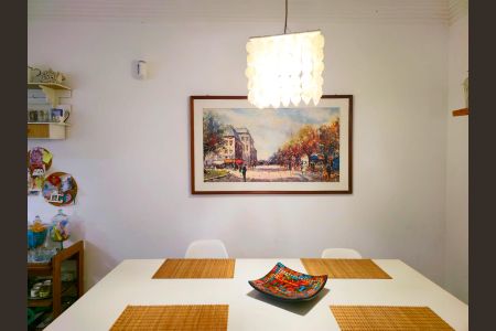 Casa à venda com 240m², 4 quartos e 4 vagasCozinha 