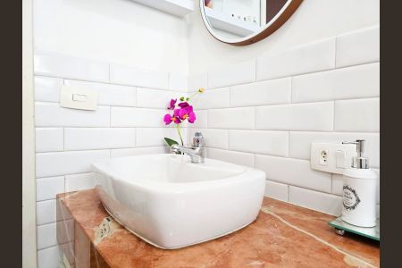 Casa à venda com 240m², 4 quartos e 4 vagasBanheiro Social