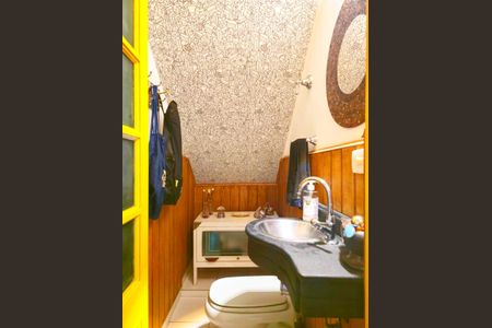 Casa à venda com 240m², 4 quartos e 4 vagasLavabo 
