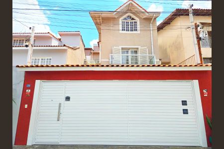 Casa à venda com 240m², 4 quartos e 4 vagasFachada