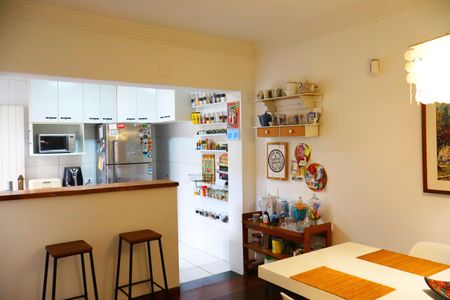 Casa à venda com 240m², 4 quartos e 4 vagasCozinha 