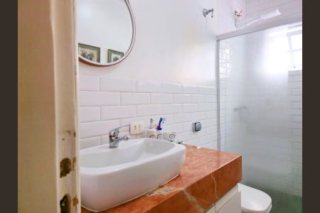 Casa à venda com 240m², 4 quartos e 4 vagasBanheiro Social