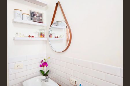 Casa à venda com 240m², 4 quartos e 4 vagasBanheiro Social