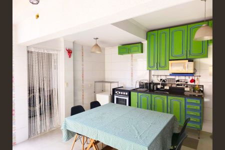 Casa à venda com 240m², 4 quartos e 4 vagasVaranda gourmet