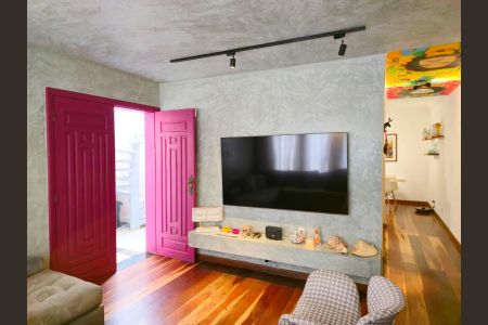 Casa à venda com 240m², 4 quartos e 4 vagasSala 