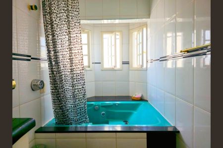 Casa à venda com 240m², 4 quartos e 4 vagasBanheiro da Suíte
