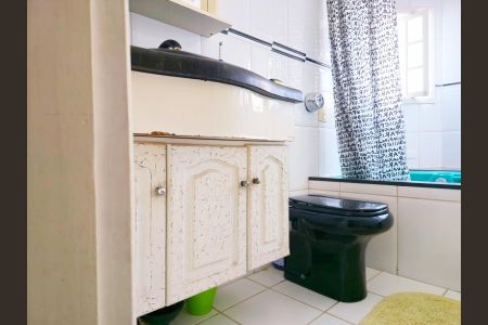 Casa à venda com 240m², 4 quartos e 4 vagasBanheiro da Suíte