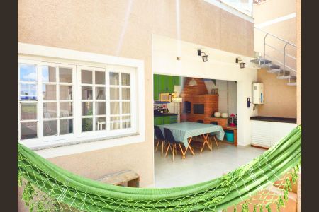 Casa à venda com 240m², 4 quartos e 4 vagasVaranda gourmet