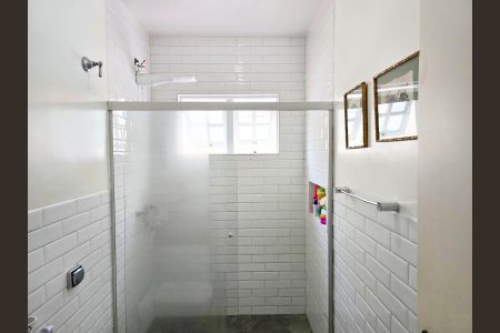Casa à venda com 240m², 4 quartos e 4 vagasBanheiro Social