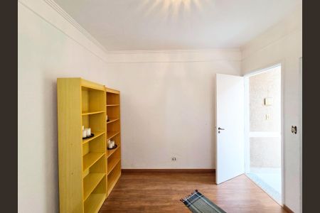 Casa à venda com 240m², 4 quartos e 4 vagasSuíte 02