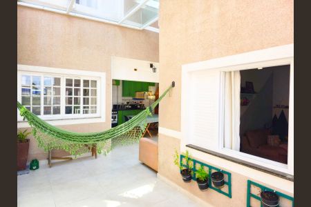 Casa à venda com 240m², 4 quartos e 4 vagasVaranda gourmet