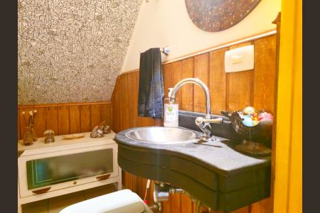 Casa à venda com 240m², 4 quartos e 4 vagasLavabo 