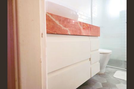 Casa à venda com 240m², 4 quartos e 4 vagasBanheiro Social