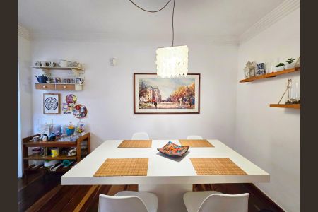 Casa à venda com 240m², 4 quartos e 4 vagasCozinha 