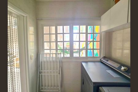 Casa à venda com 240m², 4 quartos e 4 vagasÁrea de Serviço
