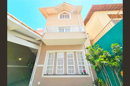 Casa à venda com 240m², 4 quartos e 4 vagasGaragem 