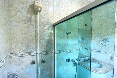 Casa à venda com 400m², 3 quartos e 10 vagasBanheiro da Suíte 2