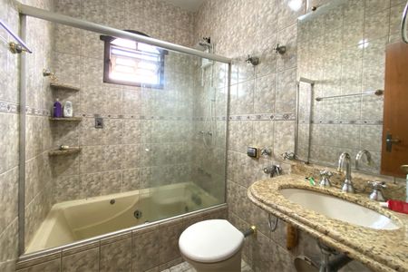 Casa à venda com 400m², 3 quartos e 10 vagasBanheiro da Suíte 3