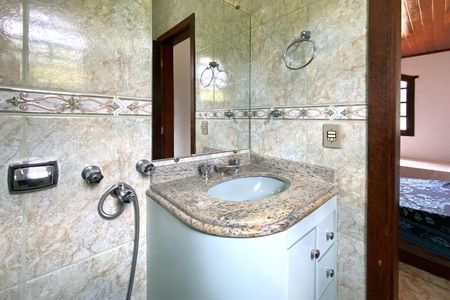 Casa à venda com 400m², 3 quartos e 10 vagasBanheiro da Suíte 2