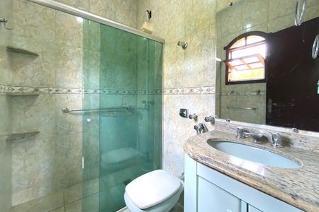 Casa à venda com 400m², 3 quartos e 10 vagasBanheiro da Suíte 2