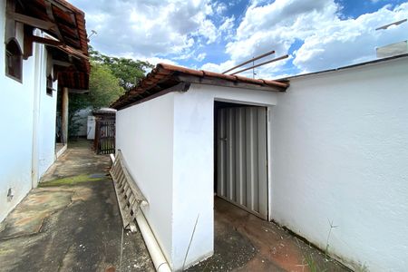 Casa à venda com 400m², 3 quartos e 10 vagasLateral