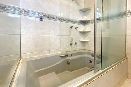 Casa à venda com 400m², 3 quartos e 10 vagasBanheiro da Suíte 1