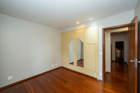 Apartamento para alugar com 175m², 4 quartos e 3 vagas Apartamento para alugar com 175m², 4 quartos e 3 vagasQUARTO3