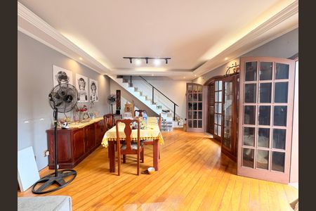 Casa à venda com 638m², 3 quartos e 6 vagasSala