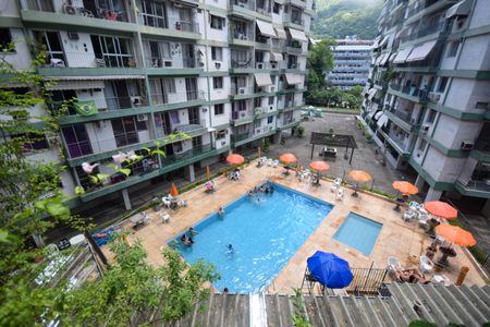 Apartamento à venda com 166m², 5 quartos e 2 vagas Apartamento à venda com 166m², 5 quartos e 2 vagasÁrea comum - Piscina