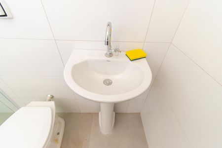 Banheiro de casa para alugar com 1 quarto, 60m² em Jardim Ipanema (cidade Lider), São Paulo