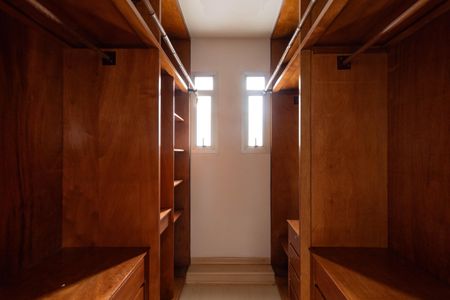 Apartamento para alugar com 86m², 2 quartos e 2 vagas Apartamento para alugar com 86m², 2 quartos e 2 vagasCloset da suíte