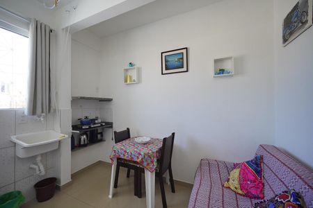 Sala - -cozinha de apartamento para alugar com 1 quarto, 22m² em Barreiros, São José