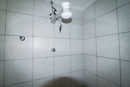 Banheiro de kitnet/studio para alugar com 0 quarto, 30m² em Santana, São Paulo
