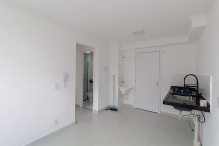 Sala/Cozinha de apartamento para alugar com 2 quartos, 34m² em Vila Carmosina, São Paulo