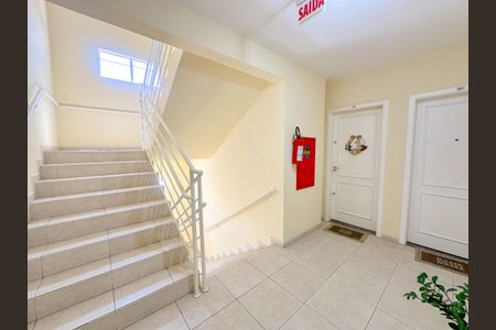 Apartamento para alugar com 65m², 2 quartos e 1 vagaEscada