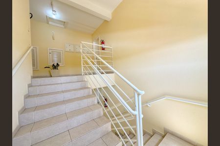 Apartamento para alugar com 65m², 2 quartos e 1 vagaEscada