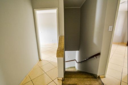 Escada de casa à venda com 3 quartos, 199m² em Parque das Nações, Santo André