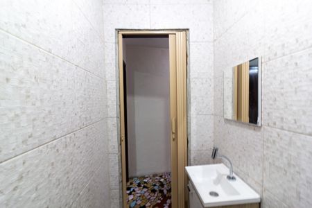 Casa para alugar com 150m², 2 quartos e 1 vaga Casa para alugar com 150m², 2 quartos e 1 vagaBanheiro de Serviço