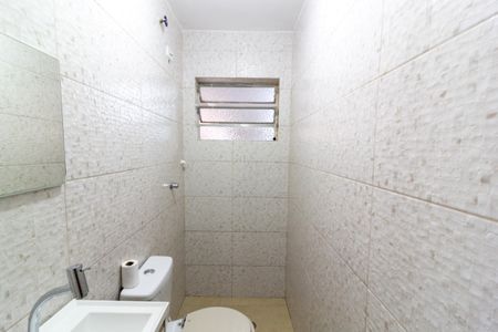 Casa para alugar com 150m², 2 quartos e 1 vaga Casa para alugar com 150m², 2 quartos e 1 vagaBanheiro de Serviço