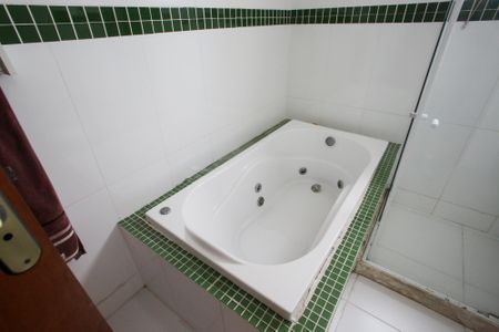 Casa de condomínio à venda com 240m², 3 quartos e 2 vagasBanheiro da Suíte