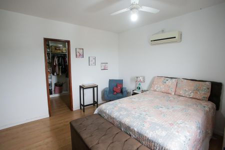 Casa de condomínio à venda com 240m², 3 quartos e 2 vagasQuarto Suíte