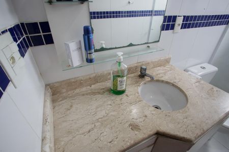 Casa de condomínio à venda com 240m², 3 quartos e 2 vagasBanheiro Social 1