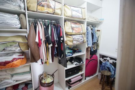 Casa de condomínio à venda com 240m², 3 quartos e 2 vagasCloset da Suíte