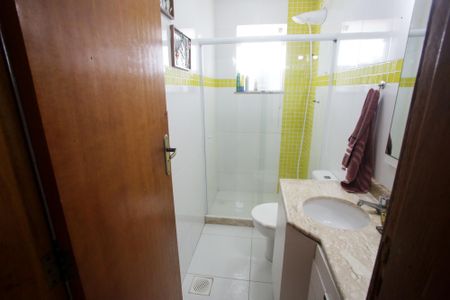 Casa de condomínio à venda com 240m², 3 quartos e 2 vagasBanheiro Social 2
