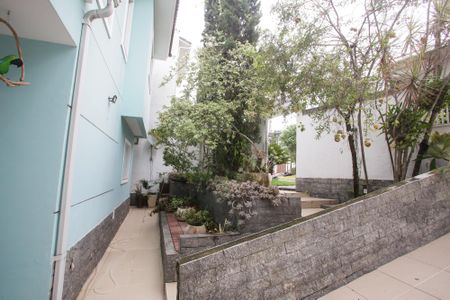 Casa de condomínio à venda com 240m², 3 quartos e 2 vagasJardim