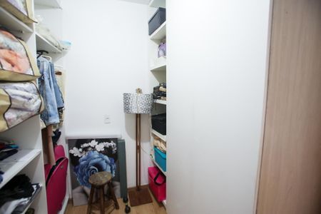 Casa de condomínio à venda com 240m², 3 quartos e 2 vagasCloset da Suíte
