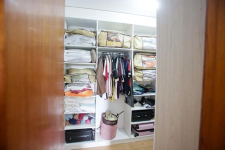 Casa de condomínio à venda com 240m², 3 quartos e 2 vagasCloset da Suíte