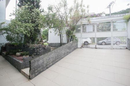 Casa de condomínio à venda com 240m², 3 quartos e 2 vagasGaragem