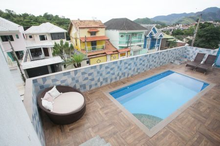 Casa de condomínio à venda com 240m², 3 quartos e 2 vagasPiscina