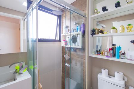 Apartamento à venda com 72m², 2 quartos e 2 vagasBanheiro da suíte